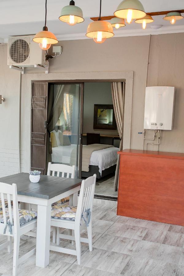 Vinique Guesthouse ネルスプロイト エクステリア 写真